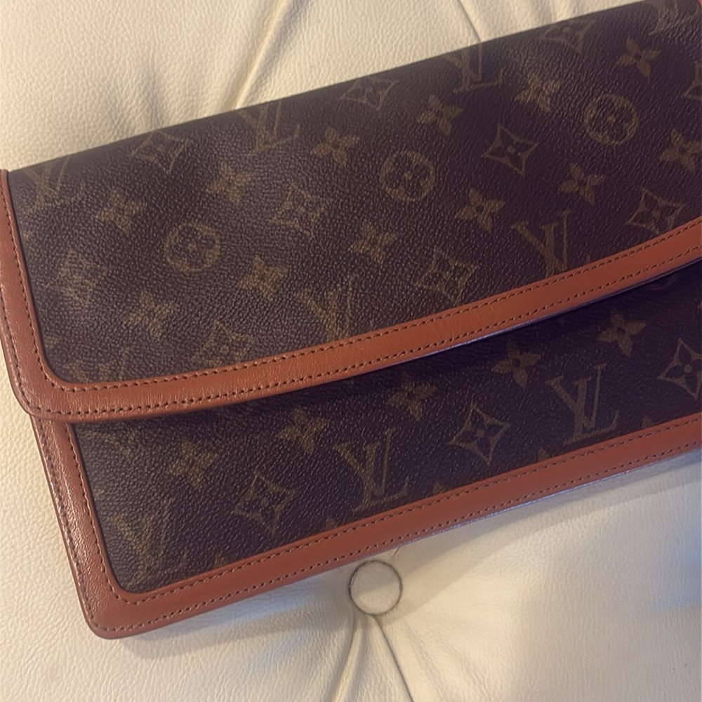 π Vintage Louis Vuitton Monogram larger clutch - posh authenticated - Picture 14 of 15